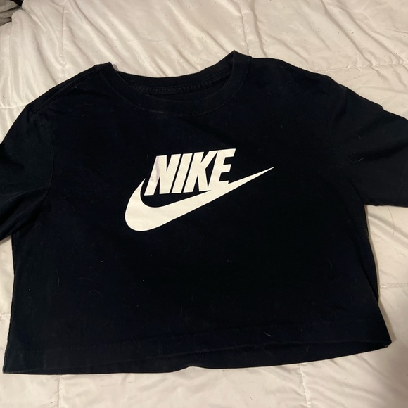 Nike crop top - Picture 2 of 4